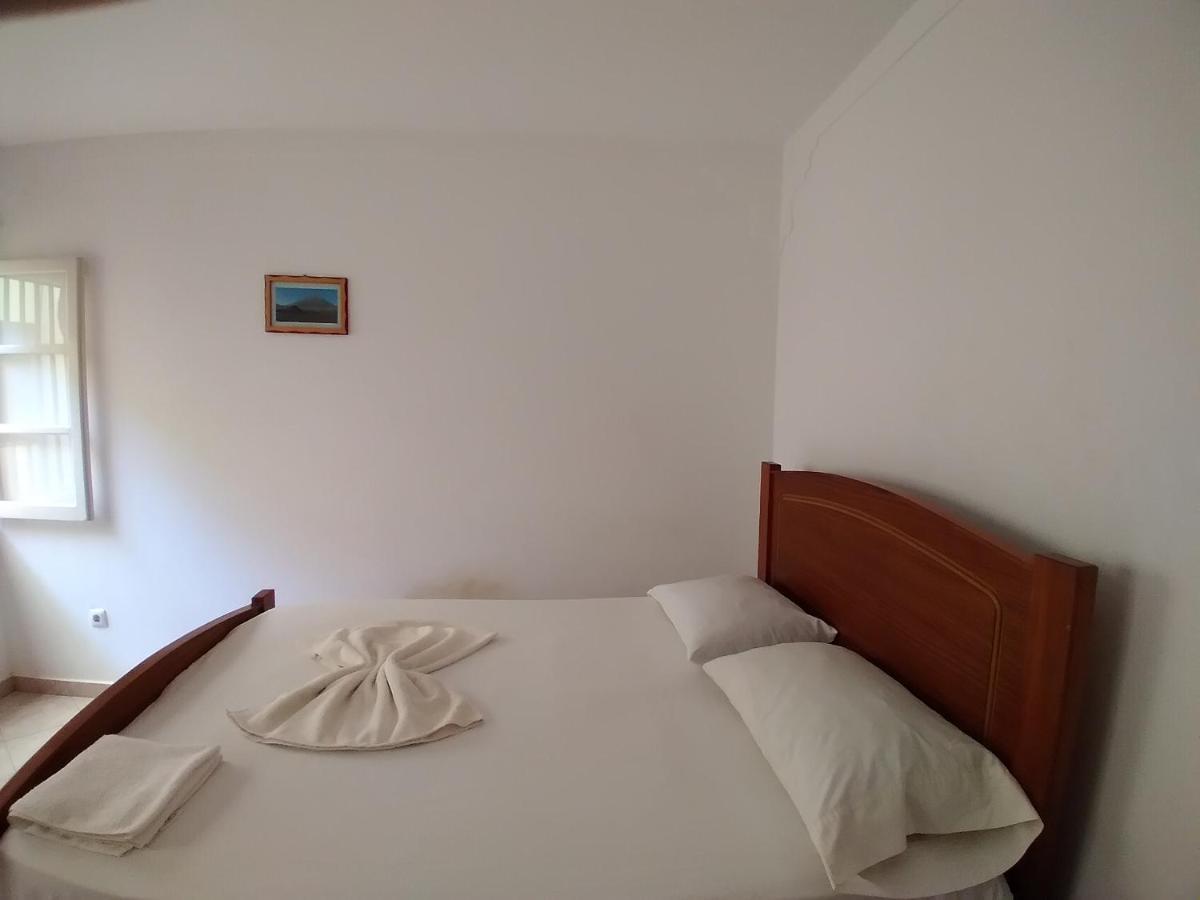 Pensao Domingas Hotel Сао Филипе Екстериор снимка