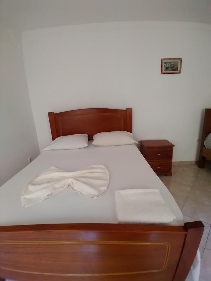 Pensao Domingas Hotel Сао Филипе Екстериор снимка