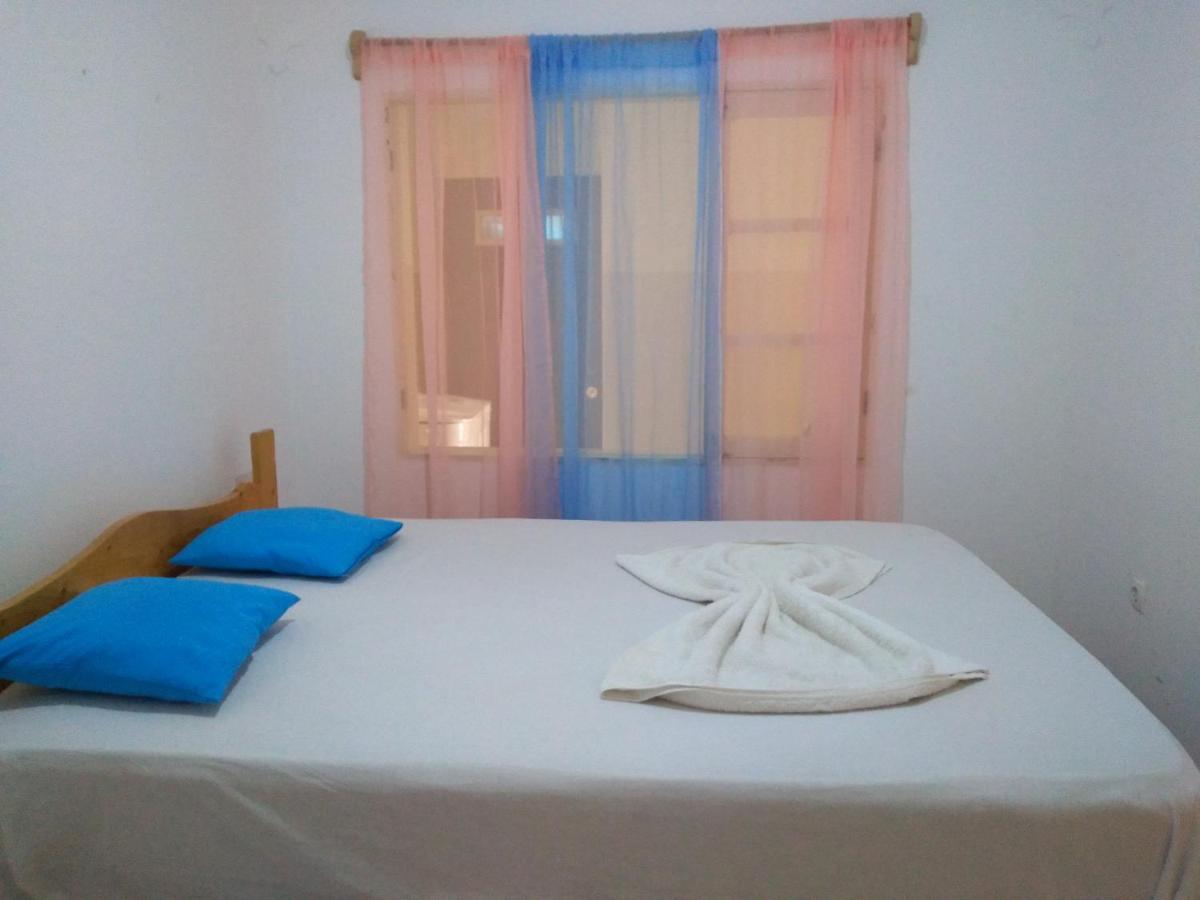 Pensao Domingas Hotel Сао Филипе Екстериор снимка