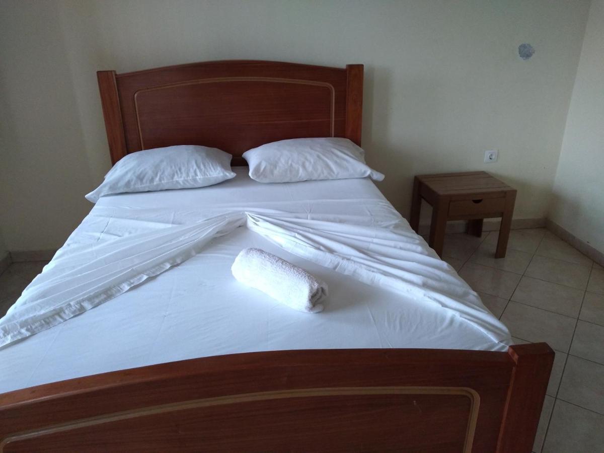 Pensao Domingas Hotel Сао Филипе Екстериор снимка